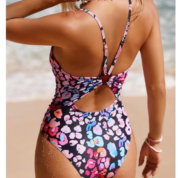 Cupshe Vibrant Leopard Print One Peace O Ring Swimsuit Size Medium - Picture 2 of 11